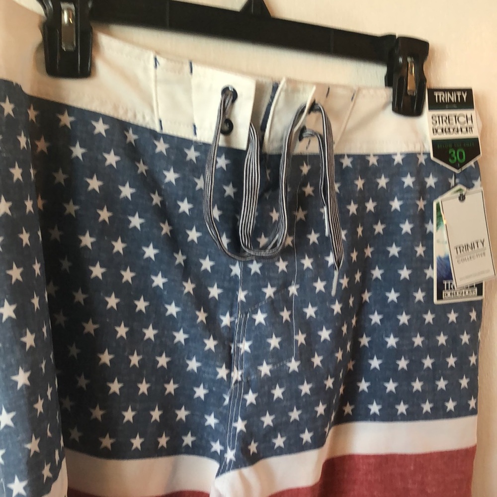 TRINITY Patriots Boardshorts Stretch Below The Knee Men’s Size 30